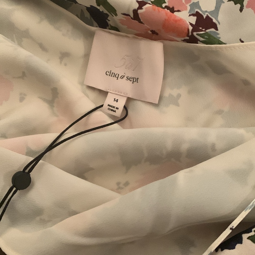 CINQ A SEPT
Silk Garden Bloom Julissa Gown Cinq a Sept color Multi/Floral Dress - Picture 10 of 16